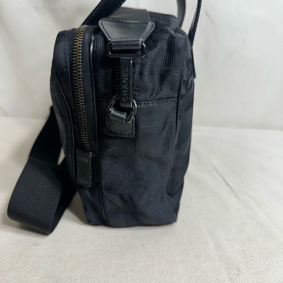 Chanel Handbag - Picture 4 of 10